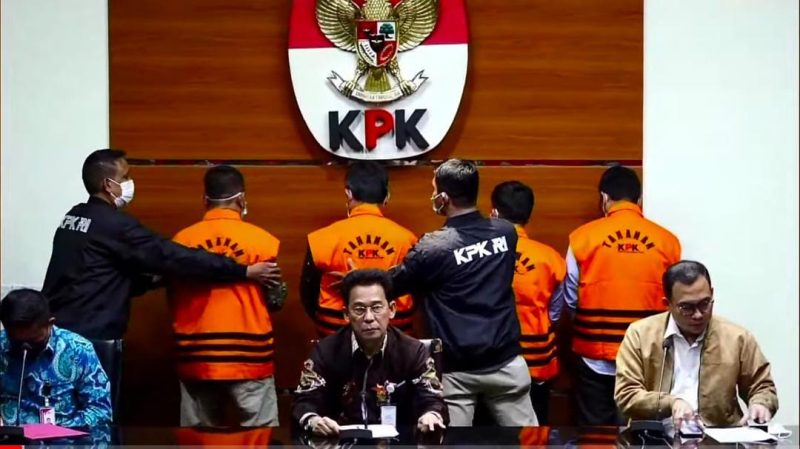 KPK saat konferensi Pers penahan tersangka suap Ketuk Palu RAPBD Provinsi Jambi Tahun Anggaran 2017-2018, foto : Ist
