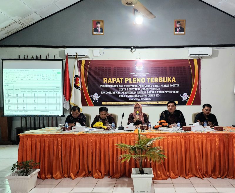 Rapat Pleno KPU Kabupaten Tebo, foto : Hamdi Lassepa