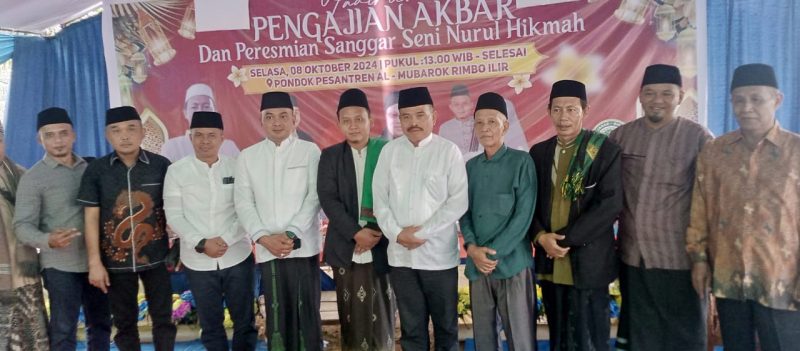 Photo bersama usai Pengajian Akbar Ponpes Al-Mubarok Giri Mulyo