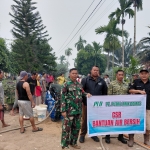 PLD KR Dan SUM KR Salurkan 48.000 Liter Air Bersih Untuk Warga Terdampak Kemarau Di Kubu Raya